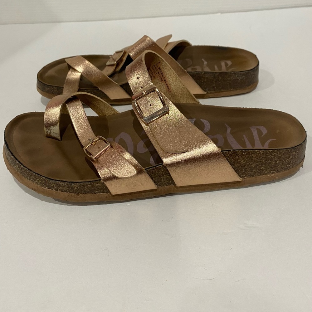 TARGET Women’s Adjustable Flat Footbed Slip-On Slide Thong Sandal - gold, size 6 - Picture 5 of 8